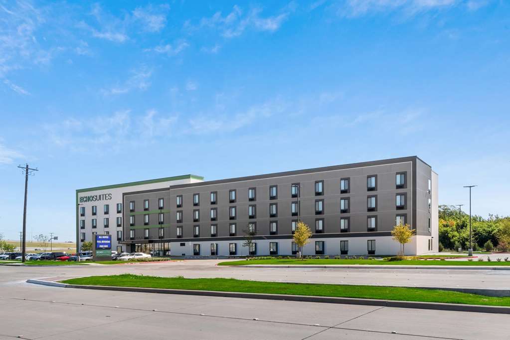 ECHO Suites Extended Stay by Wyndham Dallas Plano Frisco in Plano, United States