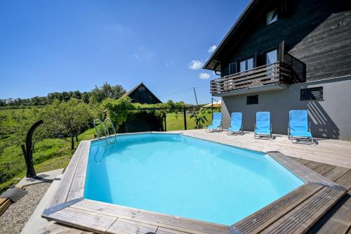 OPG Rose Hip Hill ekološko imanje — 4-Star Luxury Hotel in Breznica, Croatia