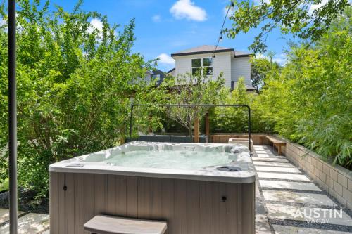Hot Tub Hideaway an Incredible Hangout plus Amenities in Austin, United States