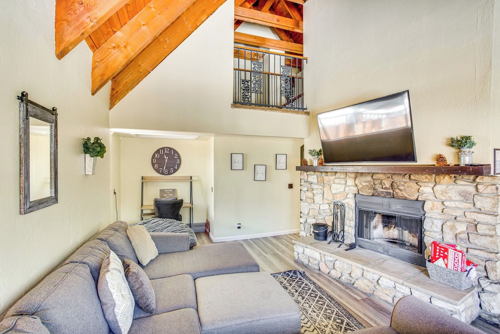 7 Mi To Big Bear Mountain Resort Winter Getaway — Big Bear City