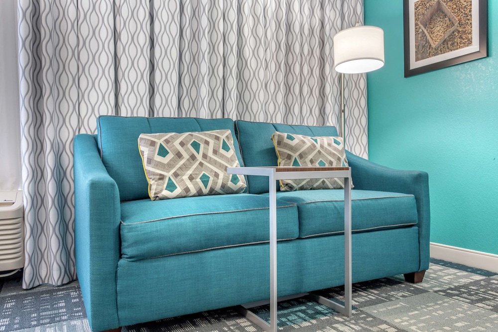 Hampton Inn Adel - photo 9