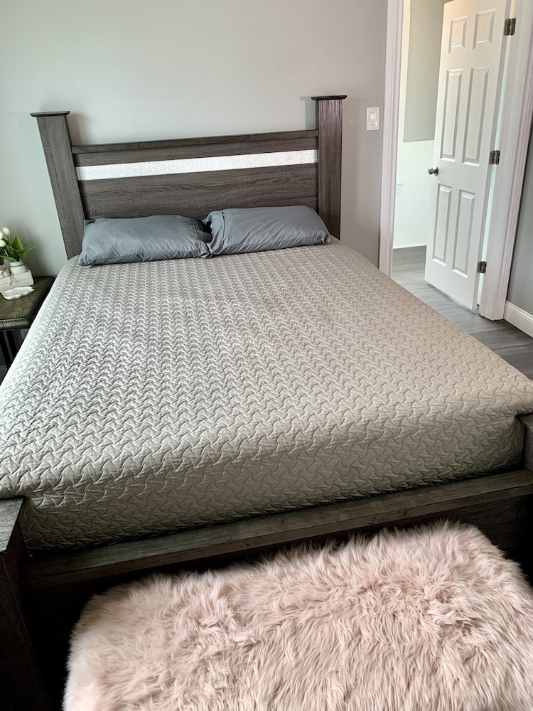 The Horseshoe Falls Villa 6BR Free Parking Minutes From Falls & Casino - photo 4