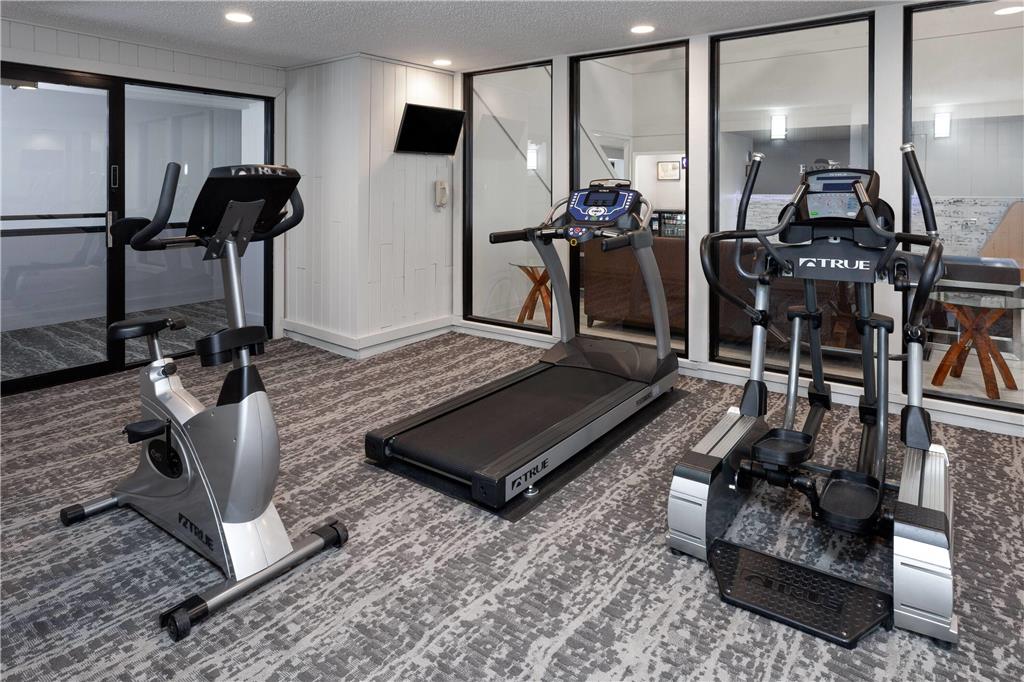 Baymont by Wyndham Oshkosh Airport - photo 14