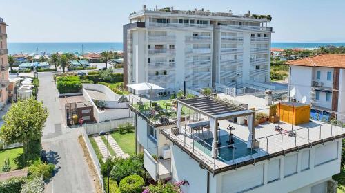 Golden Luxe Villa Whit Terreace Sea View — 4-Star Luxury Hotel in Camaiore, Italy