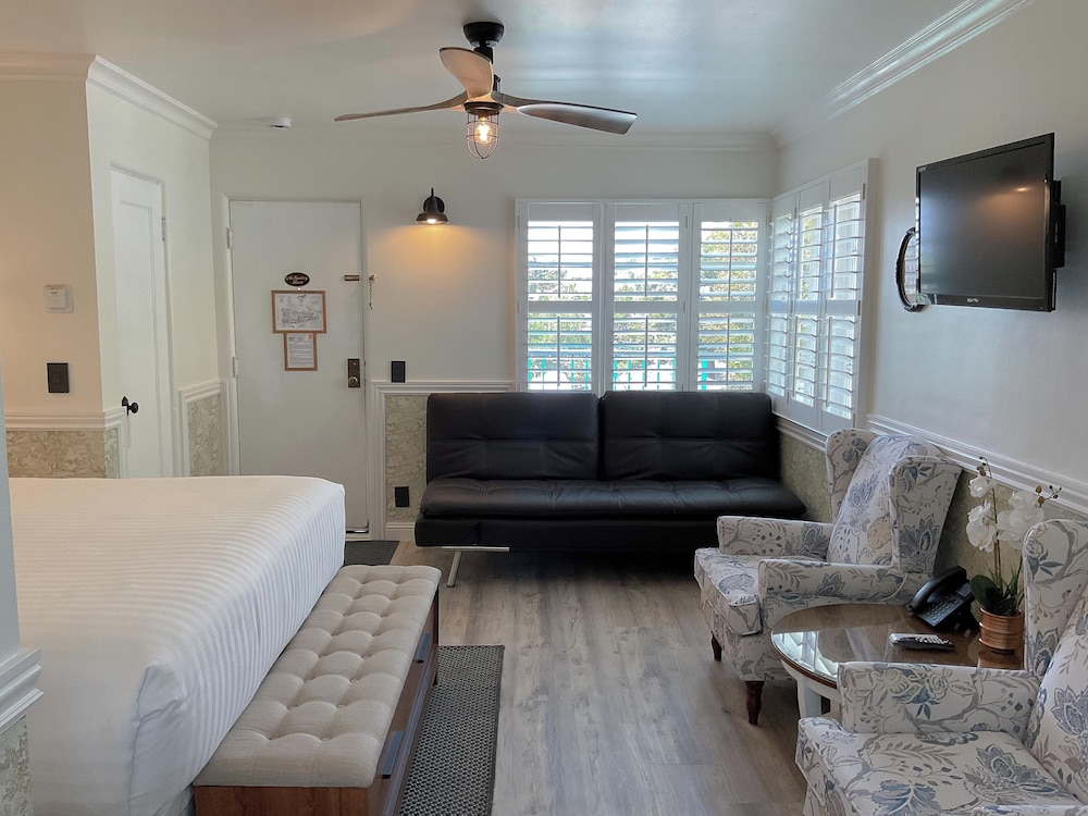 Carmel Green Lantern Inn - photo 15
