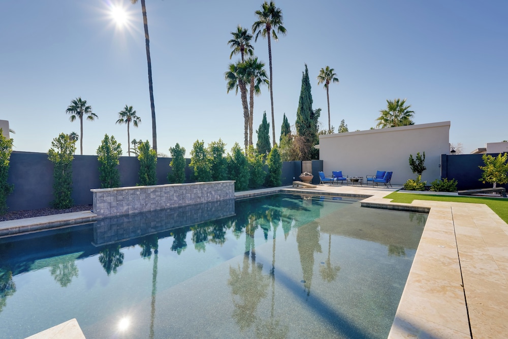 Luxe Getaway with Fire Pit Near TPC Scottsdale — 4-Star Luxury Hotel in Phoenix, United States