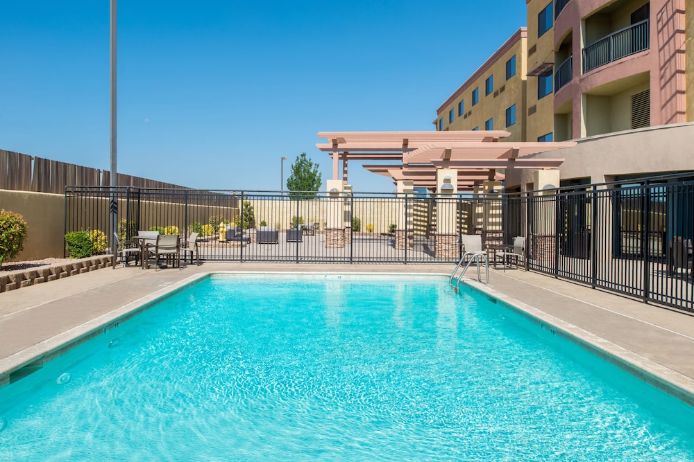 Courtyard Marriott Victorville - photo 29