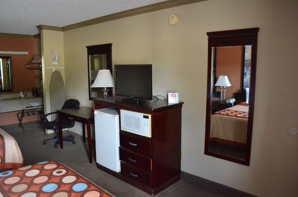 Hill Country Inn & Suites - photo 7