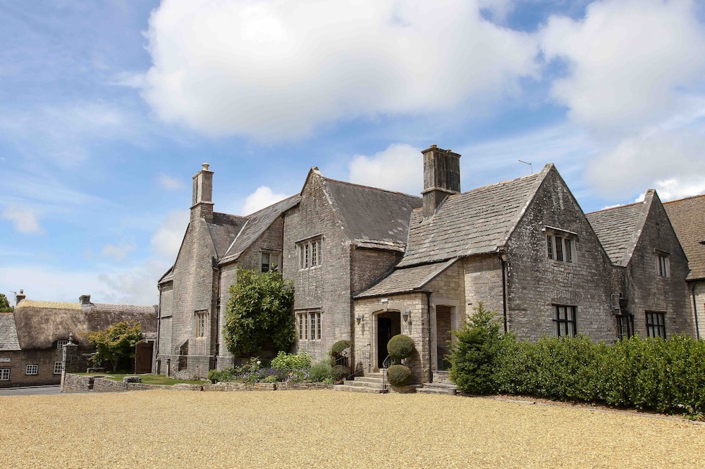 Mortons Manor - carbon neutral hotel in Corfe Castle