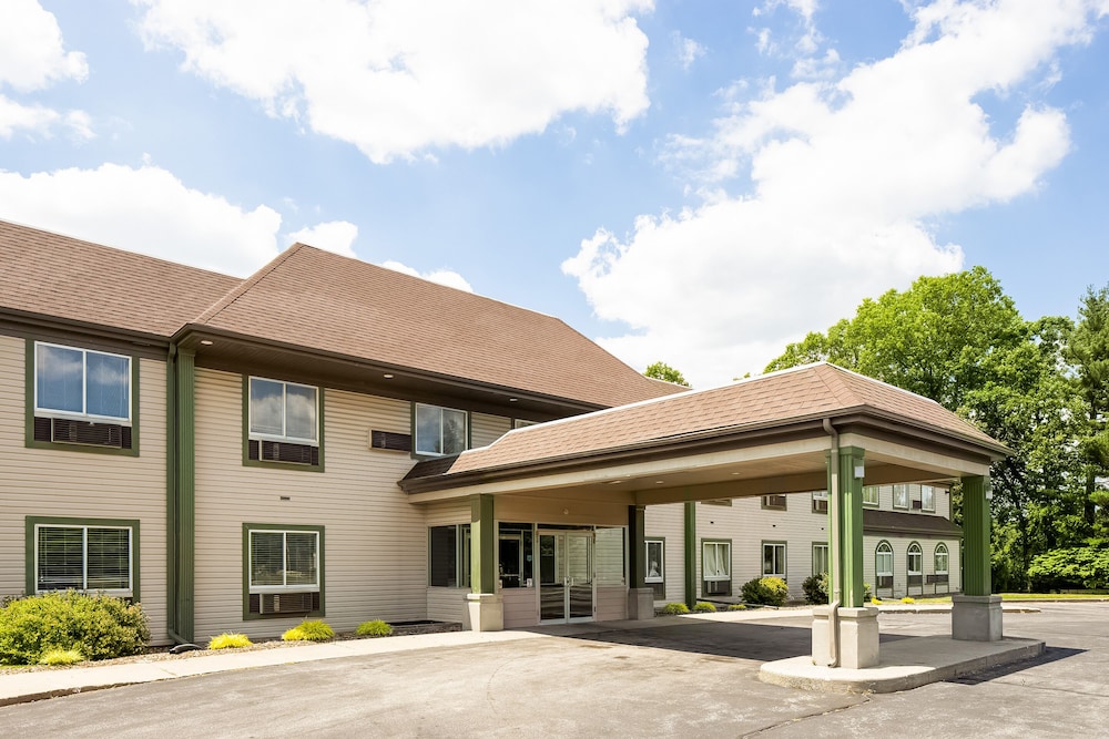 Econo Lodge Whitehall near Michigan's Adventure — hotel in Norton Shores