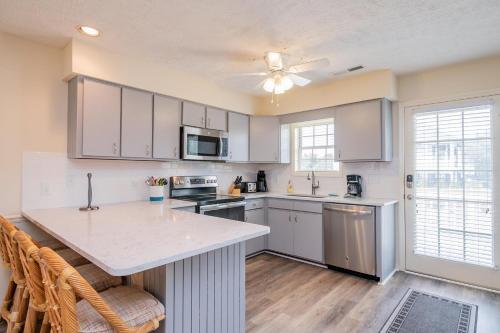 Pelican Palace by Oak Island Accommodations - photo 24