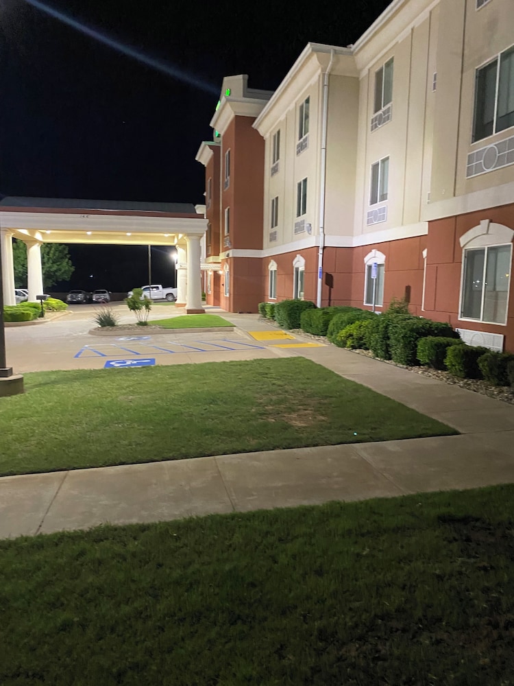 Holiday Inn Express &Suites Snyder by IHG - photo 30