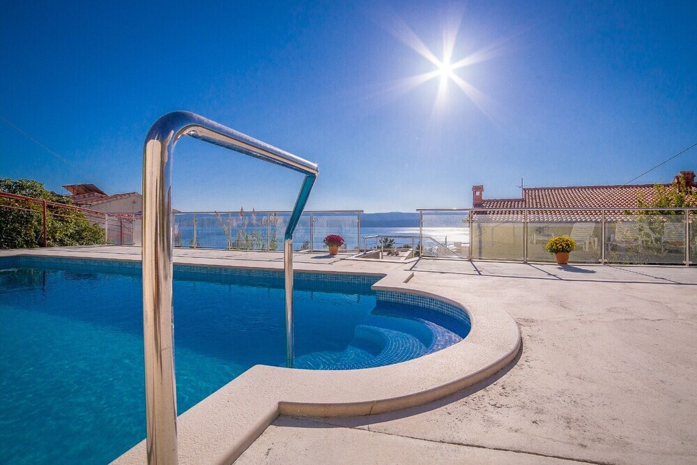 Saga 2 With Swimming Pool A7 in Omis, Croatia