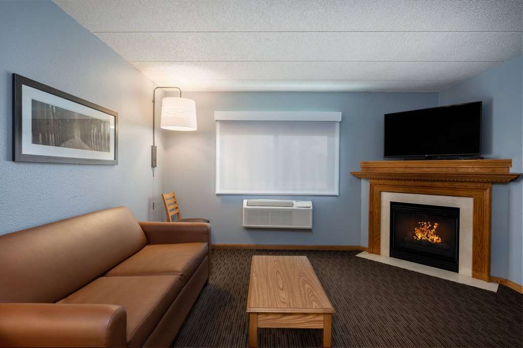 AmericInn by Wyndham Eau Claire - photo 37