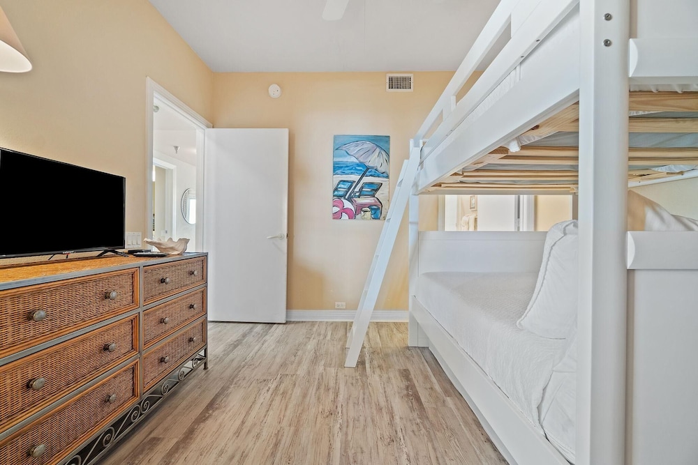 Beach Colony Tower Penthouse 17C - photo 2