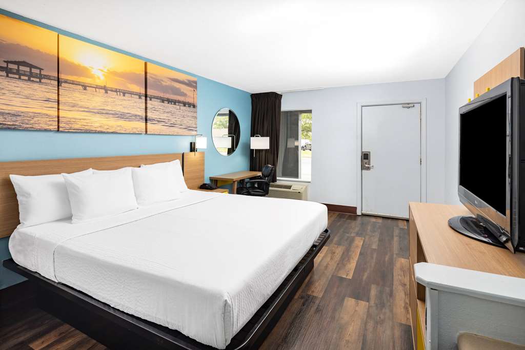 Days Inn by Wyndham Pensacola I 10 - photo 12