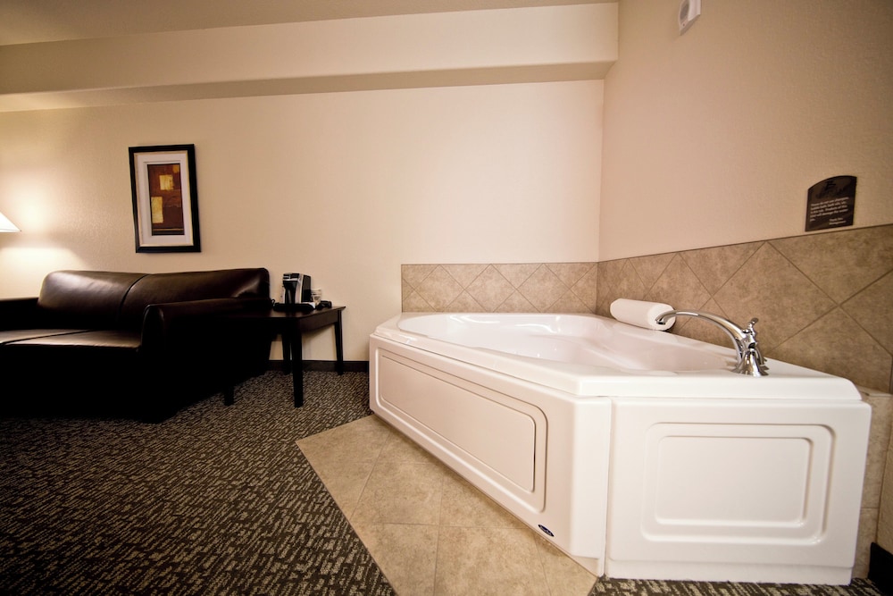 Cobblestone Inn & Suites Manchester - photo 20