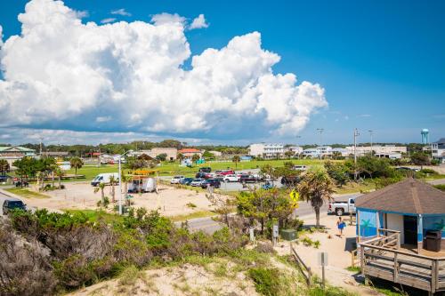 Mead Us At The Beach by Oak Island Accommodations - photo 13