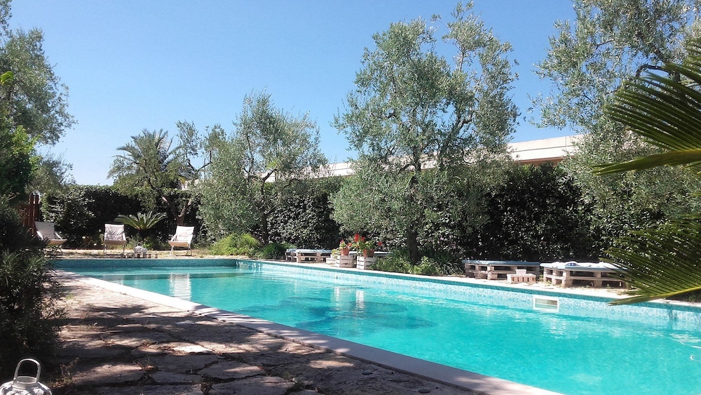 Agriturismo Le Vedute — 4-Star Luxury Hotel in Bisceglie, Italy