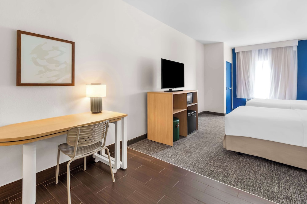 Spark by Hilton Pearland - photo 11