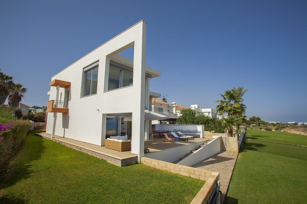 Nireas Seafront Villa