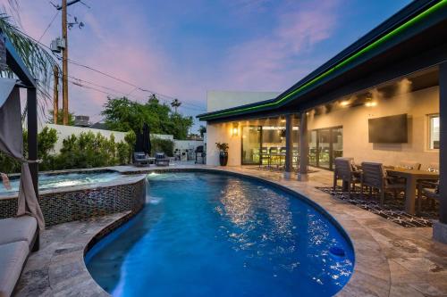 75th Place Home Luxe Pool Spa Walk to Old Town — 4-Star Luxury Hotel in Scottsdale, United States