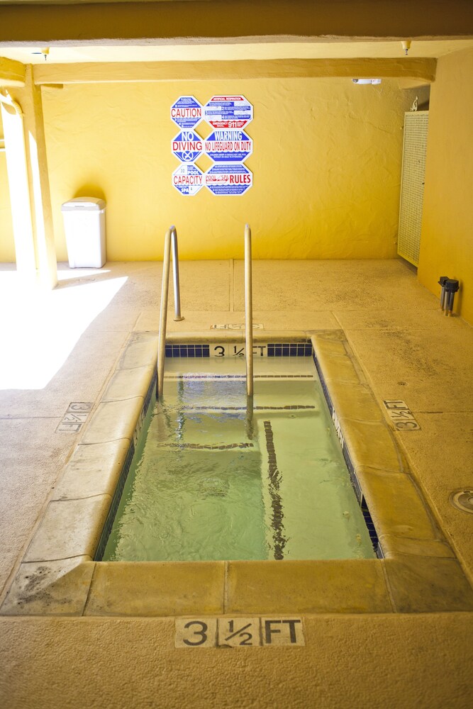 The Aqua Pacific Hotel - photo 15