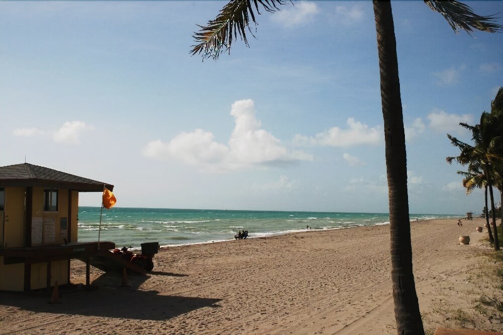 Hollywood Beach Resort Studio With 2 Double Beds - photo 23