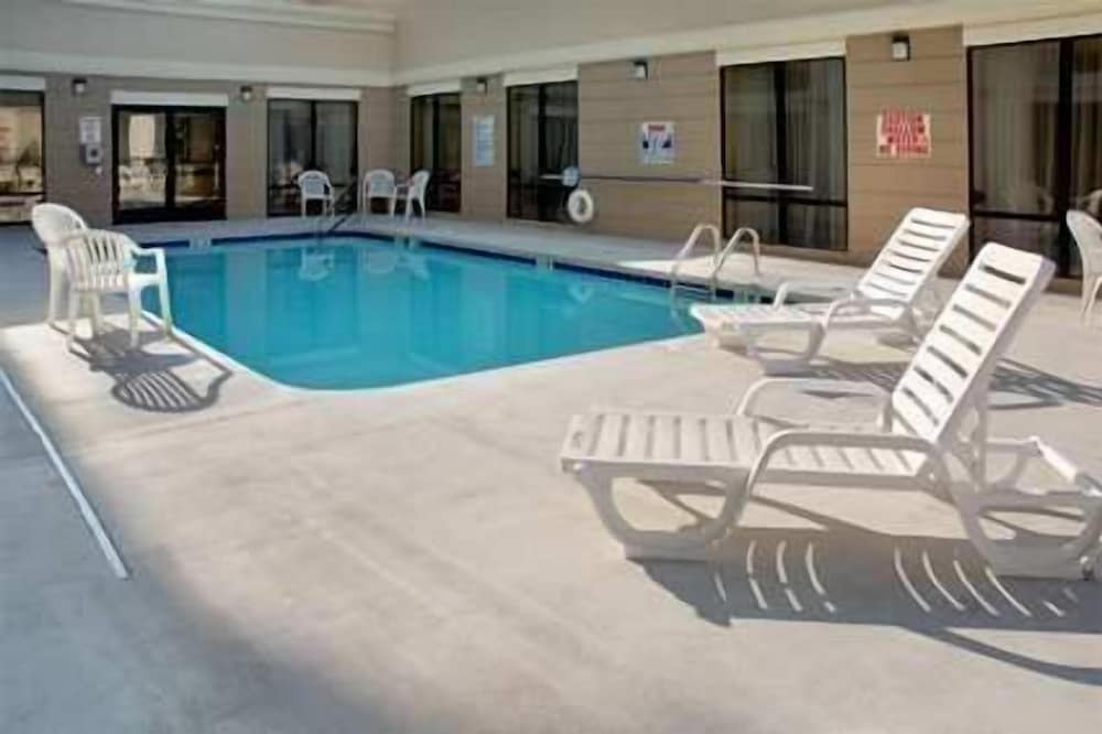 Hampton Inn & Suites Wilson I 95 - photo 32