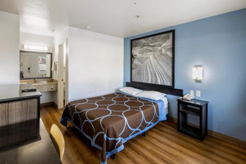 Super 8 by Wyndham Phoenix West - photo 3
