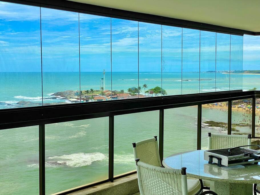 Lindo Apt Frente Mar Praia Castanheiras Centro — 4-Star Luxury Hotel in Guarapari, Brasil