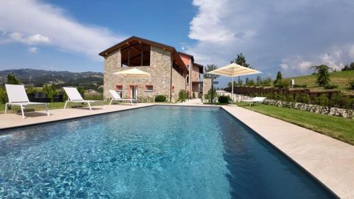 Agriturismo Monte di Bebbio — 4-Star Luxury Hotel in Toano, Italy