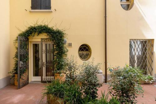 Casa De' Castagnoli AC Wifi — 4-Star Luxury Hotel in Bologna, Italy