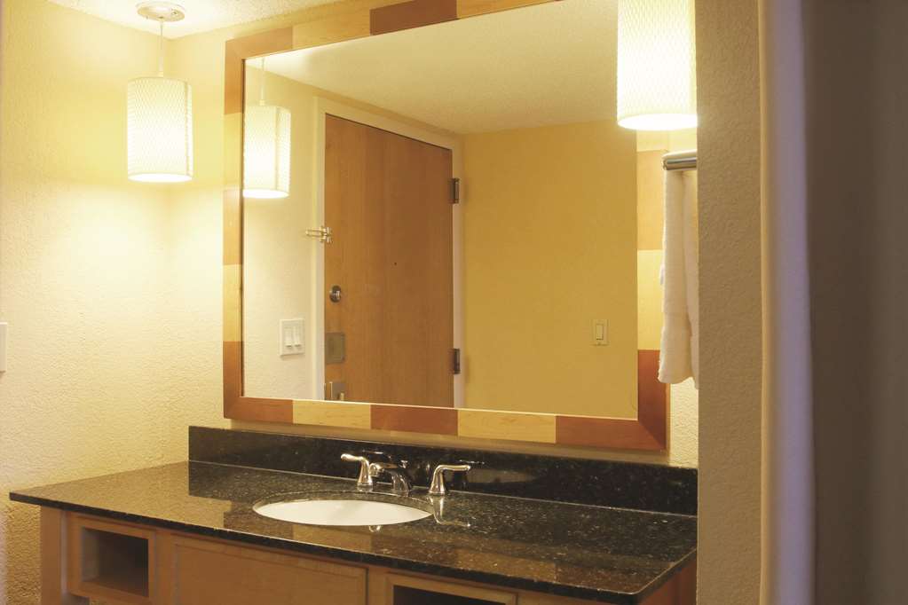 La Quinta Inn & Suites by Wyndham Coral Springs South - photo 15