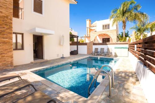 Villa Ioanna 50m from Med Sea