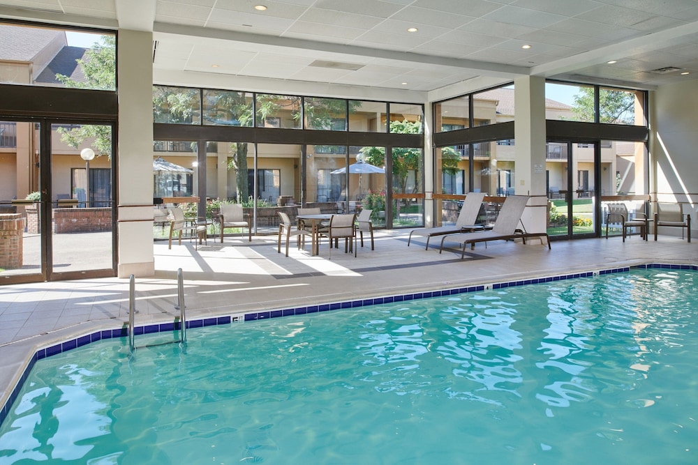 Courtyard by Marriott Detroit Dearborn - photo 8