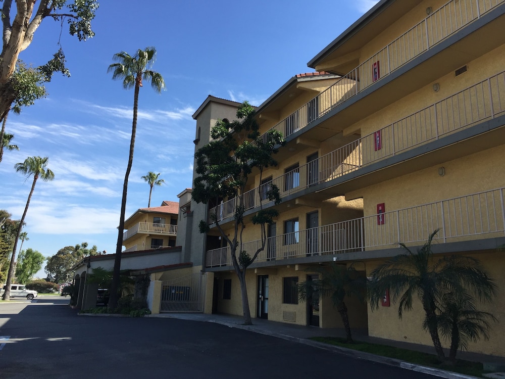 Days Inn by Wyndham Buena Park - photo 30