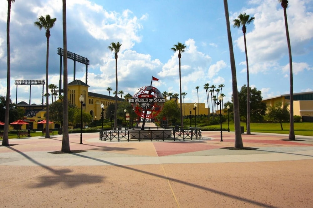 17530 Dream — 4-Star Luxury Hotel in Clermont, United States