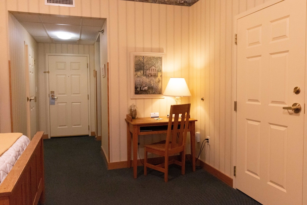 Essenhaus Inn & Conference Center - photo 13