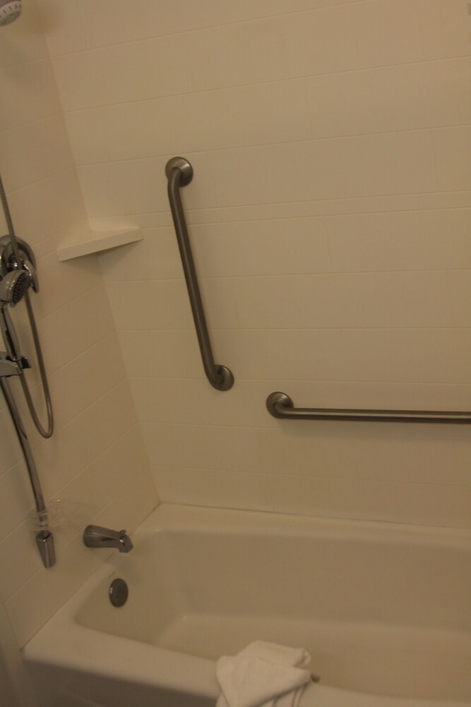 Hampton Inn Pratt - photo 23