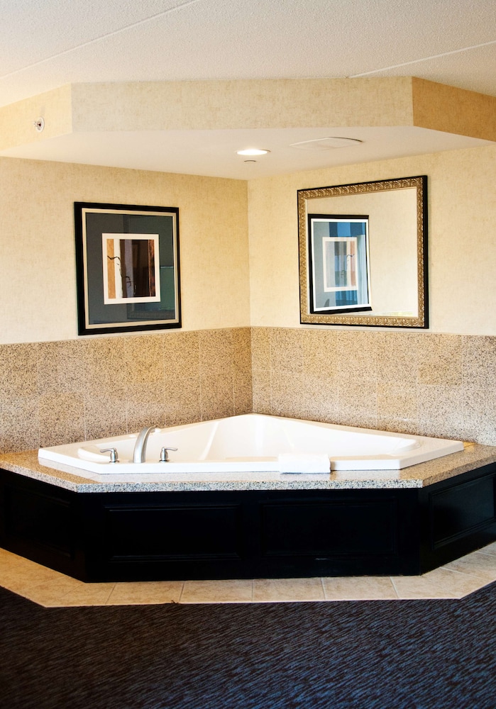 Hampton Inn Doylestown - photo 14