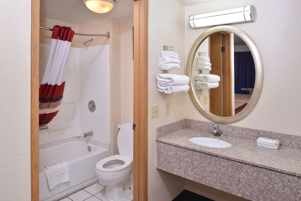 Rodeway Inn & Suites Thousand Palms Rancho Mirage - photo 48