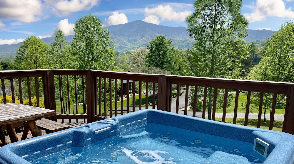 Hunter Jack's - carbon neutral hotel in Sevierville