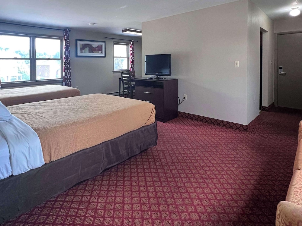 Rodeway Inn & Suites Hershey Chocolate Avenue - photo 26