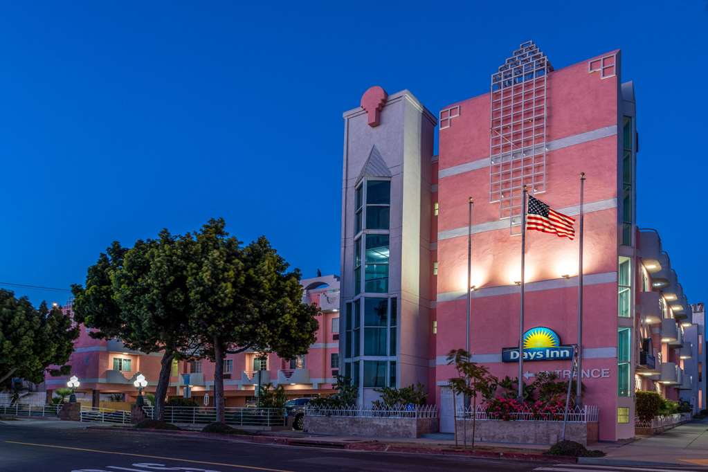 Days Inn by Wyndham Santa Monica - photo 9