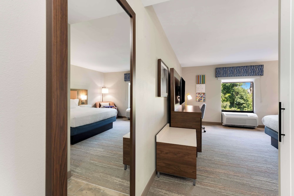 Hampton Inn Milford - photo 11