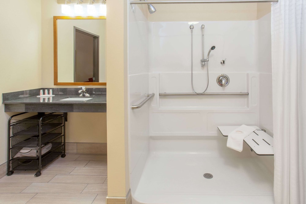 Baymont by Wyndham Grand Forks - photo 28