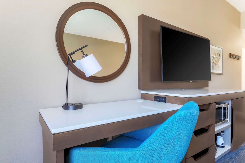 Hampton Inn & Suites Pittsburgh Downtown - photo 14