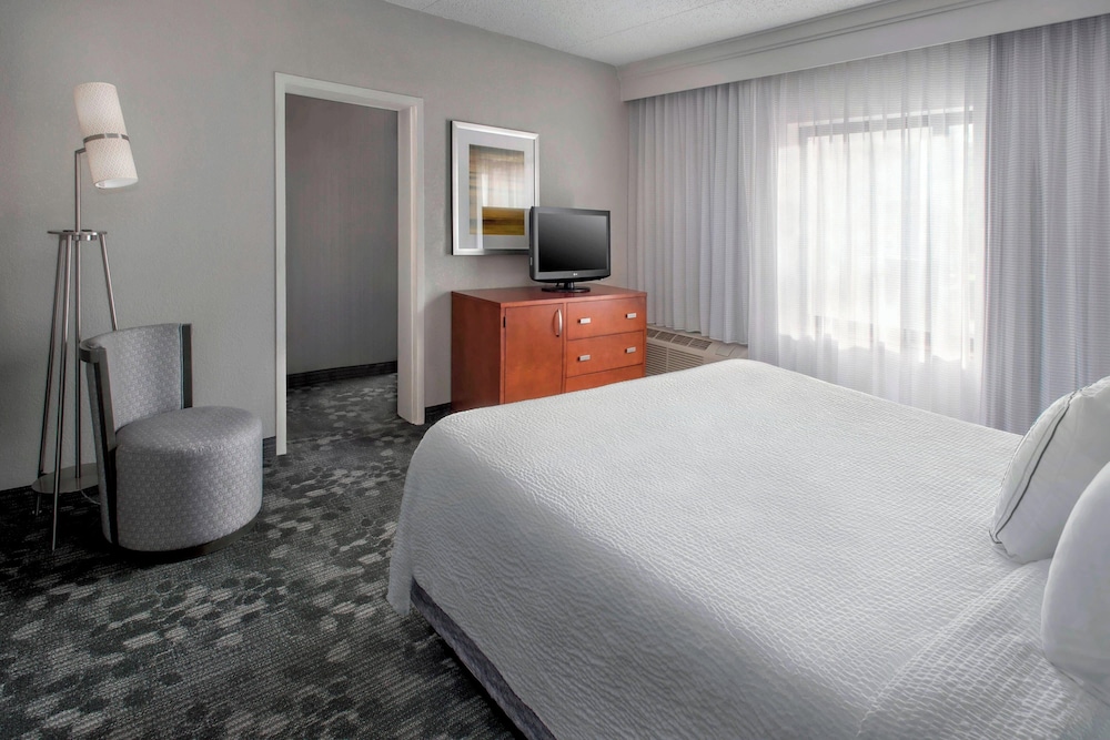 Courtyard by Marriott Newark Liberty International Airport - photo 8