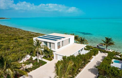 Ocean Dream 5 BR Villa Aqua — 4-Star Luxury Hotel in Providenciales, Turks and Caicos Islands